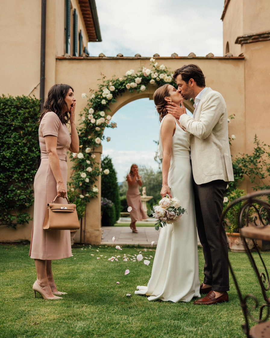 She Caught Her Husband Kissing His Brother’s Bride Before the Wedding